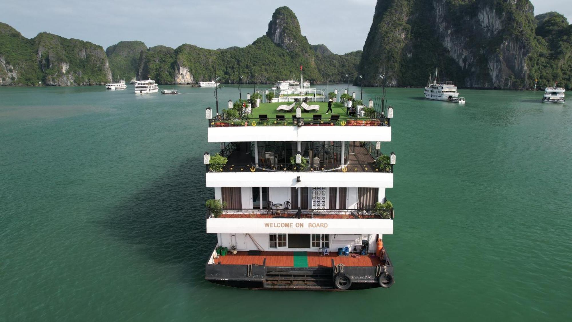 Ha Long Aqua Legend Cruise Hotel ภายนอก รูปภาพ