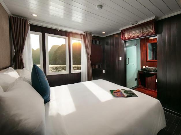 Ha Long Aqua Legend Cruise Hotel ภายนอก รูปภาพ